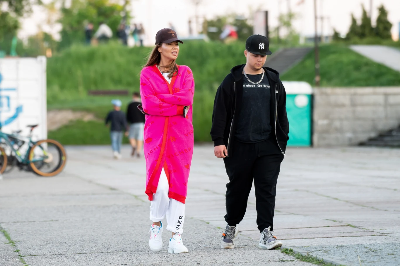  Edyta Górniak z synem na spacerze nad Wisłą