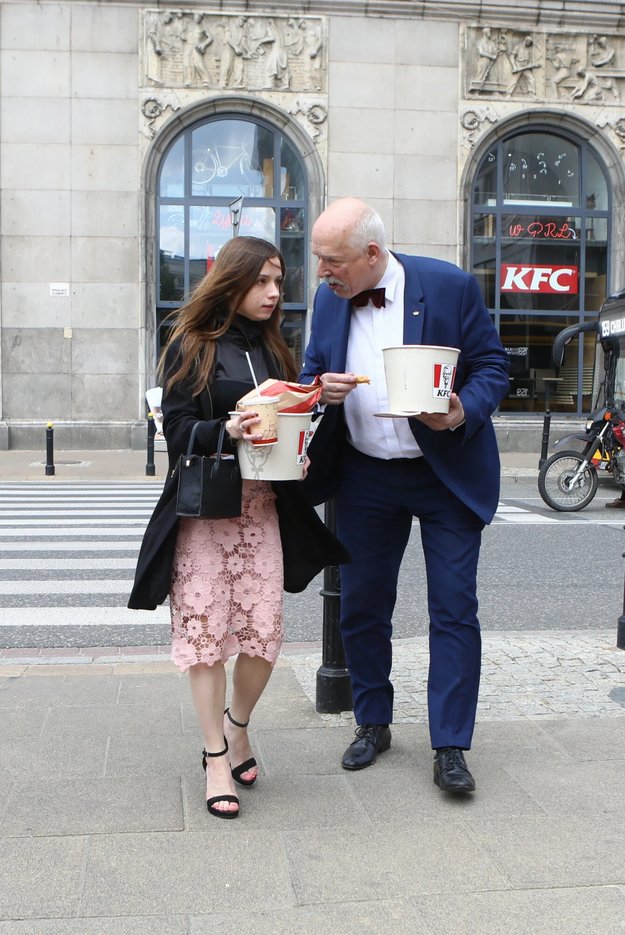 Janusz Korwin-Mikke rozpoczął dietę opartą na fast foodach Janusz Korwin-Mikke rozpoczął dietę opartą na fast foodach