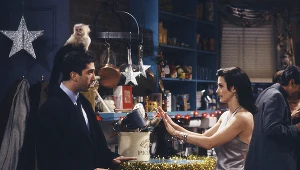 David Schwimmer, Marcel i Courteney Cox w scenie z "Przyjaciół"