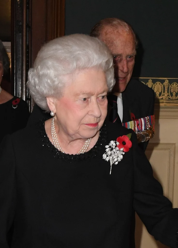 Królowa Elżbieta II musi rozdysponować spadek pozostawiony przez księcia Filipa 