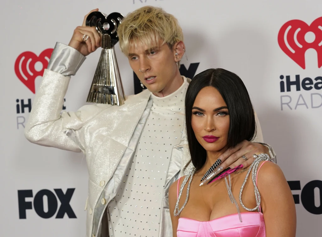 Megan Fox i Mahcine Gun Kelly na imprezie IHeart Radio Music Awards Megan Fox i Mahcine Gun Kelly na imprezie IHeart Radio Music Awards