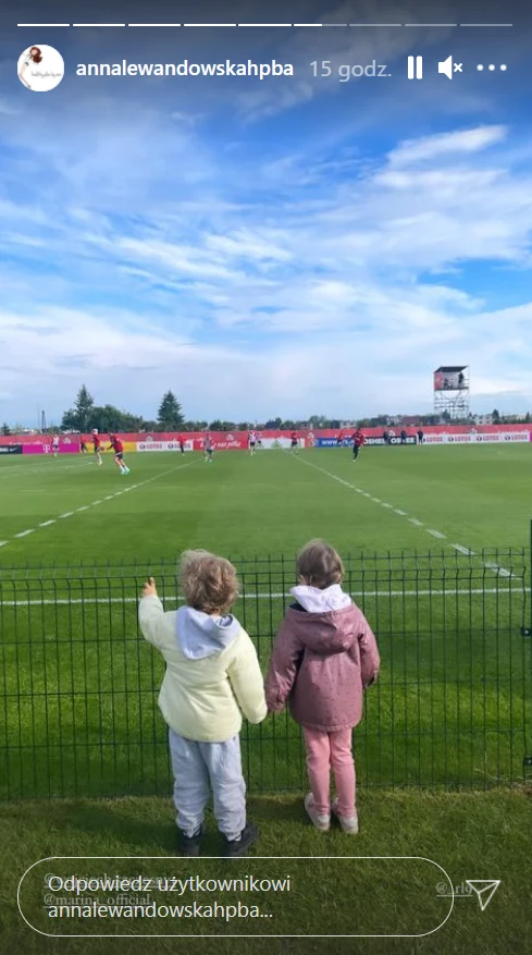 Klara Lewandowska i Liam Szczęsny wspólnie kibicują ojcom! https://www.instagram.com/annalewandowskahpba/