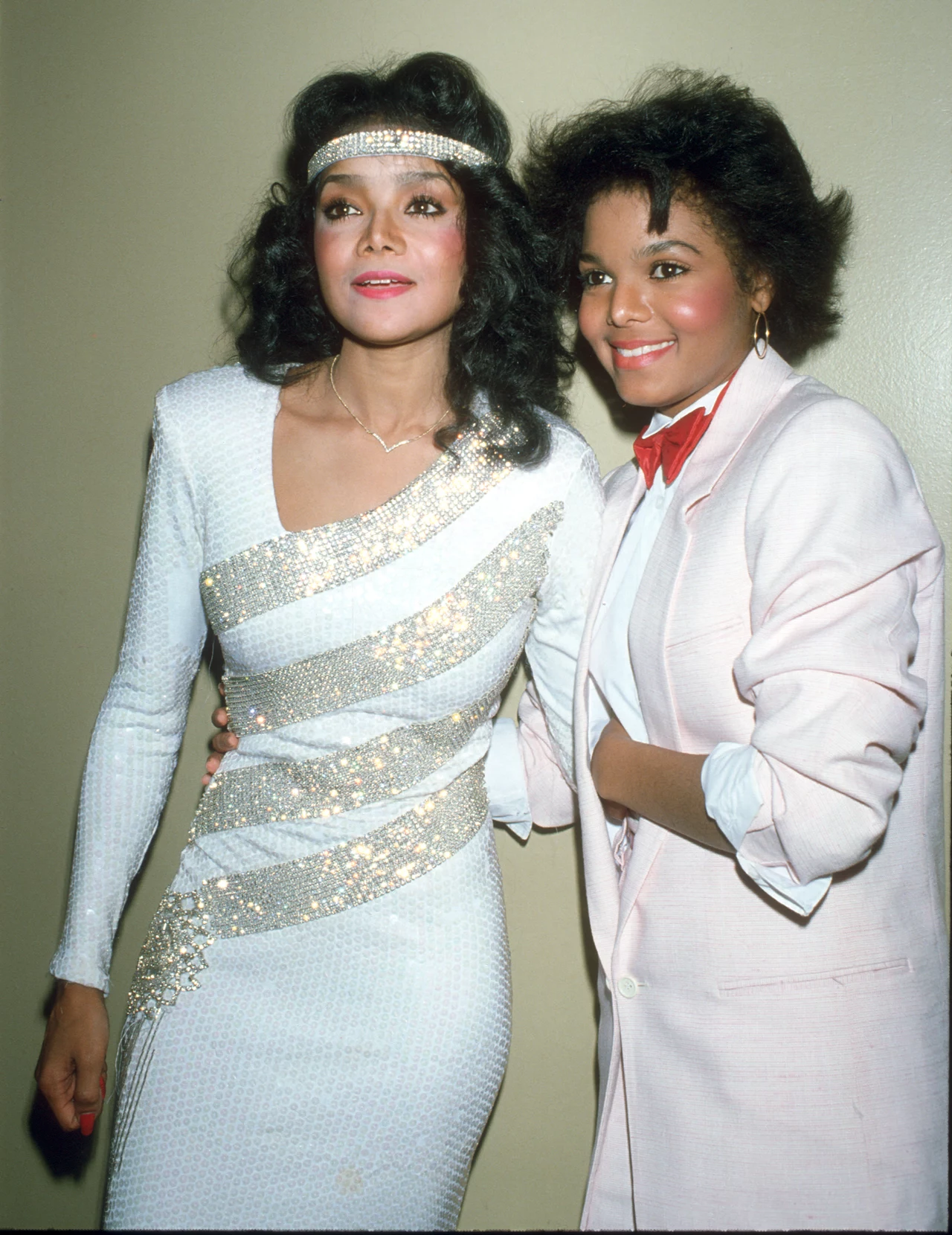 Dyskografię La Toyi zamyka EP-ka "Starting Over" z 2011 roku. Ostatni singel celebrytki ukazał się natomiast w 2014 roku. Na zdjęciu w 1983 roku z Janet Jackson. Dyskografię La Toyi zamyka EP-ka "Starting Over" z 2011 roku. Ostatni singel celebrytki ukazał się natomiast w 2014 roku. Na zdjęciu w 1983 roku z Janet Jackson.