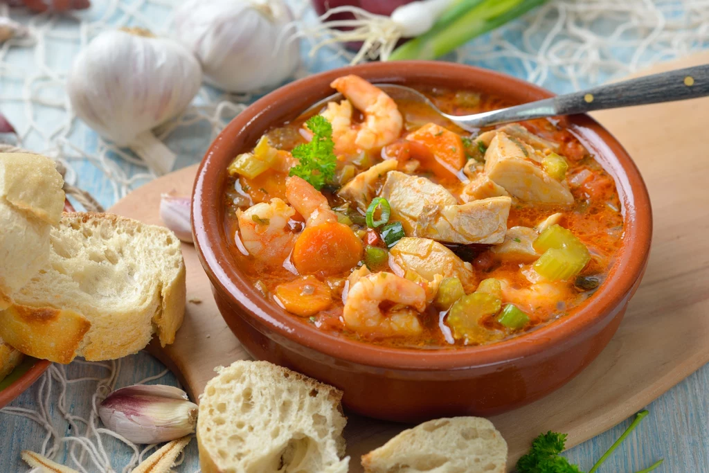 Pomidorowa zupa rybna to fuzja smaków i aromatów 
