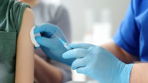 EMA zatwierdziła podawanie szczepionki Pfizer/BioNTech dzieciom w wieku 12-15 lat