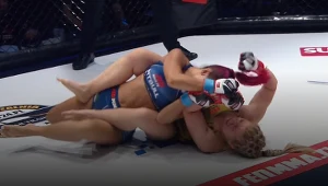 Jekaterina Szakałowa (na plecach) pokonała Jamilę Sandorę