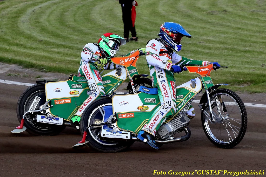 Mateusz Świdnicki (kask czerwony) i Jakub Miśkowiak - eksportowa para Włókniarza