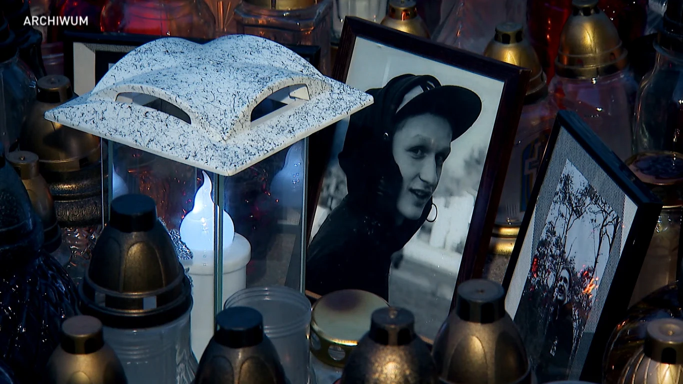 Adam Czerniejewski zginął 14 listopada 2019 roku od policyjnej kuli. Adam Czerniejewski zginął 14 listopada 2019 roku od policyjnej kuli.