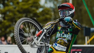 Skarży się na innych. Teraz przebijają, potem tną o 30 procent