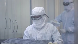 Pracownicy Fiocruz pracują nad produkcją aktywnego leku, który pozwoli na produkcję szczepionek przeciwko COVID-19 w Rio de Janeiro w Brazylii