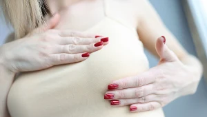 Każdą zmianę w piersi należy pokazać ginekologowi. W większości przypadków - nie ma powodów do obaw