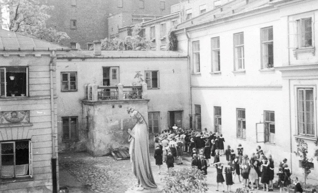 Matka Getter zarządzała czterdziestoma domami, w tym dwudziestoma sierocińcami