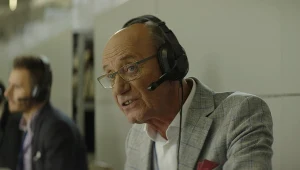 Dariusz Szpakowski w scenie z filmu "Druga połowa"