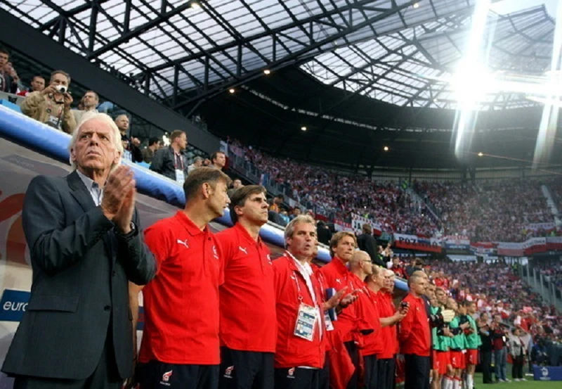 Leo Beenhakker i sztab reprezentacji Polski podczas Euro 2008