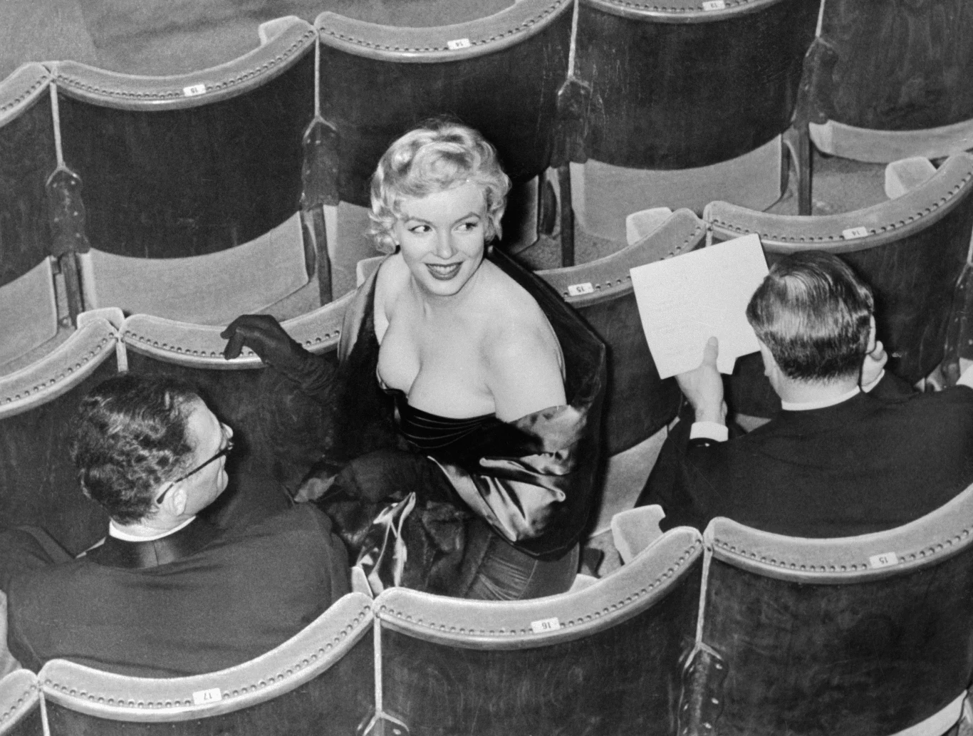 Wynika z nich, że MM była namiętną czytelniczką książek, za pomocą których starała się nadrobić braki w edukacji. Dotychczas mówiło się dużo o problemach z odżywianiem i bulimią, na którą miała cierpieć aktorka. Z jej zapisków wynika jednak, że najsilniejszym głodem w życiu MM był głód wiedzy.