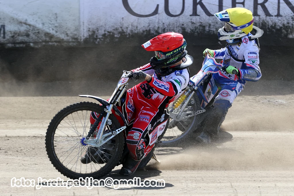 Andreas Lyager przed Marcinem Nowakiem