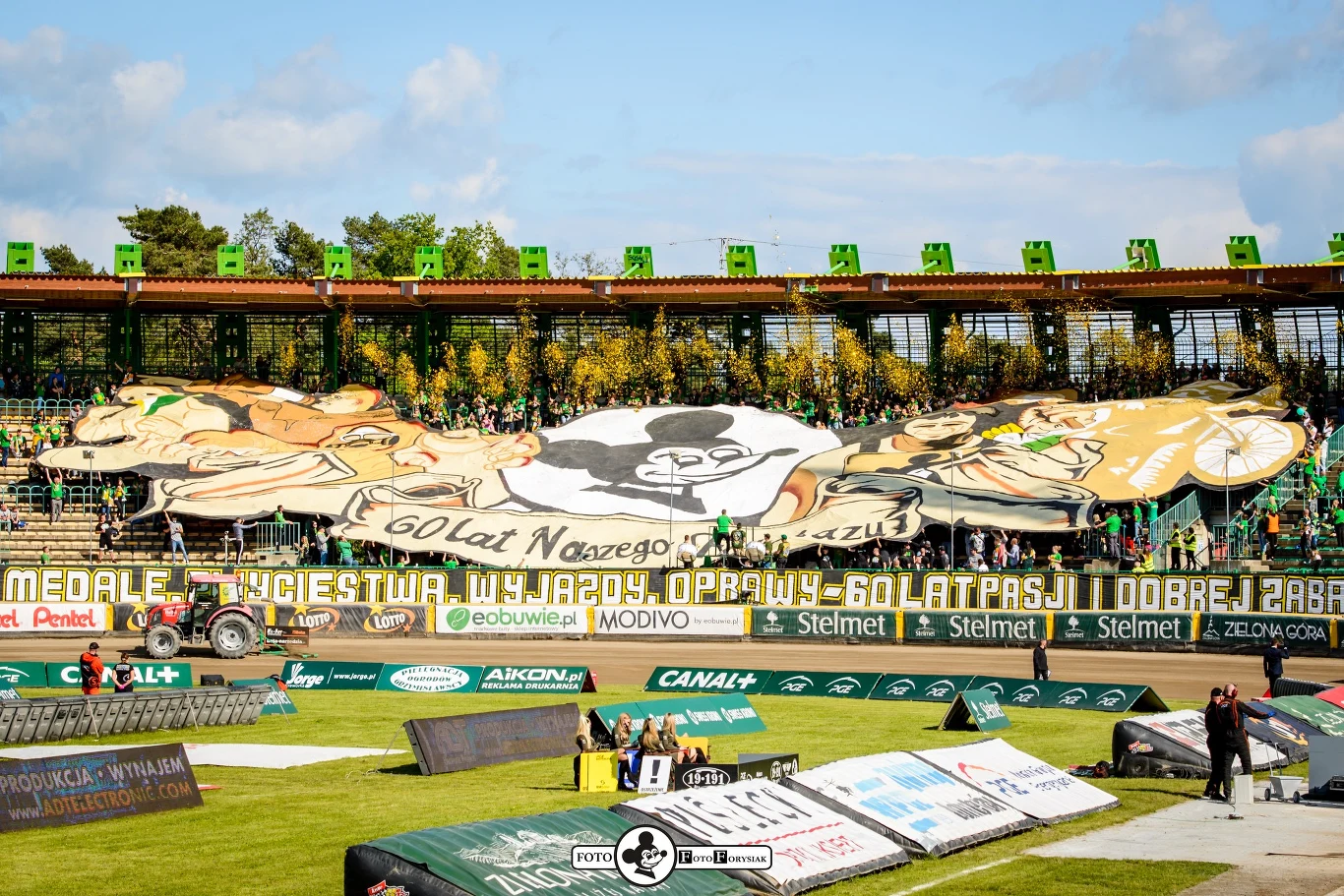 Świetna oprawa kibiców Falubazu Świetna oprawa kibiców Falubazu