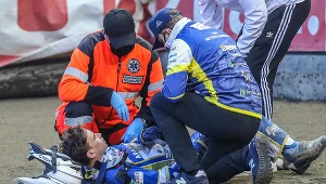 Dialog żużlowców po kraksie. Jeden nie wiedział, czy zszedł, czy zjechał. Drugi nie wiedział, gdzie jest