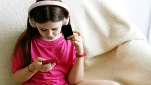 Dzieci odważnie "bankują" w sieci. Zdj. ilustracyjne