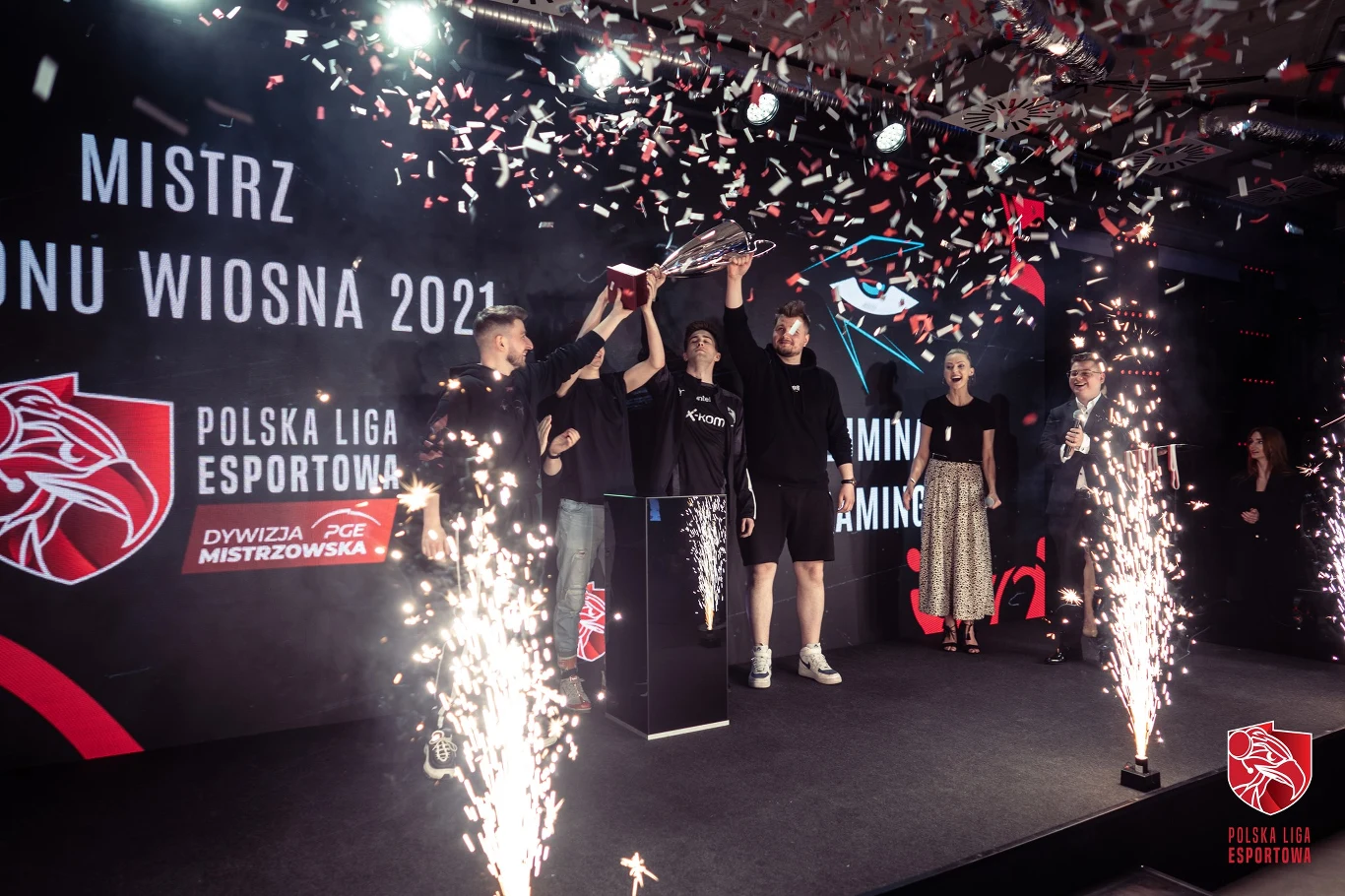 To już oficjalne: trzydniowe, finałowe zmagania najlepszych drużyn polskiego CS:GO wyłoniły zwycięzcę PGE Dywizji Mistrzowskiej. 