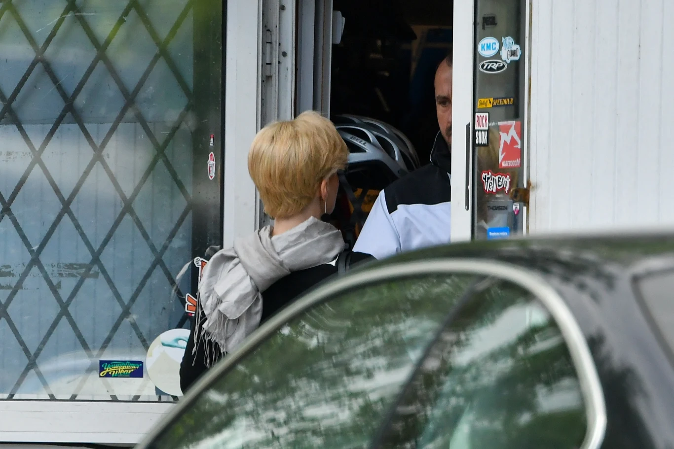 Monika Richardson z nowym ukochanym kupują rower Monika Richardson z nowym ukochanym kupują rower