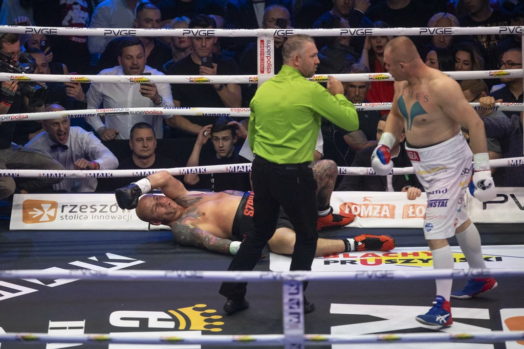 Kadr z walki Artura Szpilki z Łukaszem Różańskim Kadr z walki Artura Szpilki z Łukaszem Różańskim