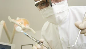 Z dniem 1 lipca 2021 r. kasy online trzeba stosować usługach fryzjerskich, kosmetycznych i kosmetologicznych, budowlanych, opieki medycznej świadczonej przez lekarzy i lekarzy dentystów, prawniczych, związanych z działalnością obiektów służących poprawie kondycji fizycznej