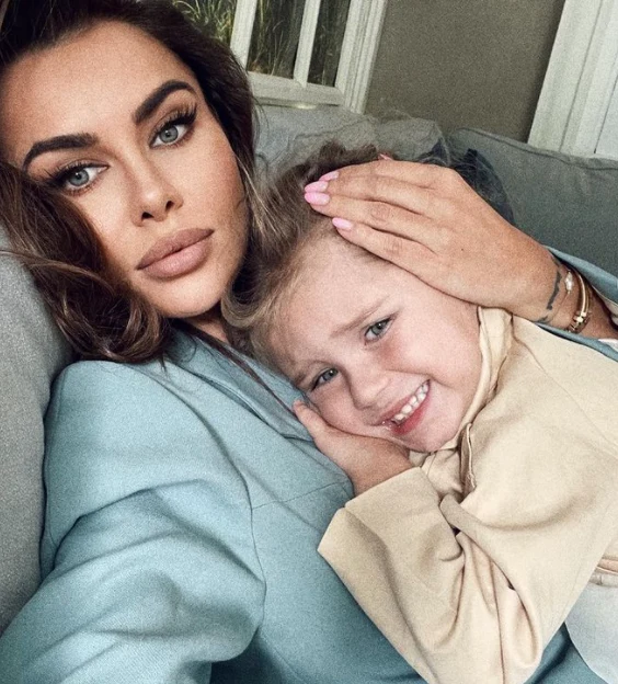 Natalia Siwiec z córką https://www.instagram.com/nataliasiwiec.official/ Natalia Siwiec z córką https://www.instagram.com/nataliasiwiec.official/