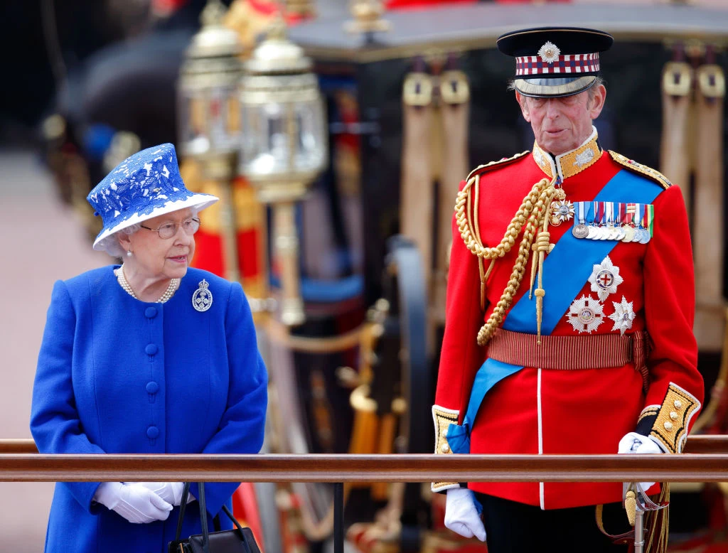 Królowa Elżbieta i jej kuzyn, książę Edward Królowa Elżbieta i jej kuzyn, książę Edward