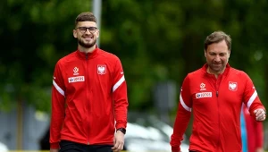 Mateusz Klich (L) i rzecznik prasowy PZPN Jakub Kwiatkowski (P) 