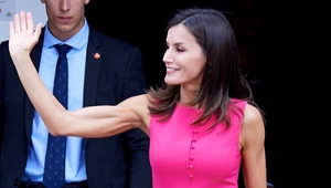 Królowa Letizia postawiła na róż