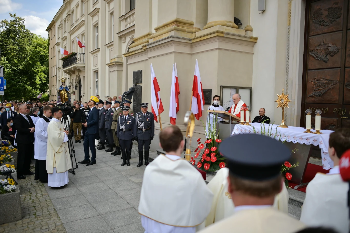 W Polsce Boże Ciało jest dniem wolnym od pracy. Katolicy zobowiązani są do uczestnictwa w tym dniu w mszy świętej.