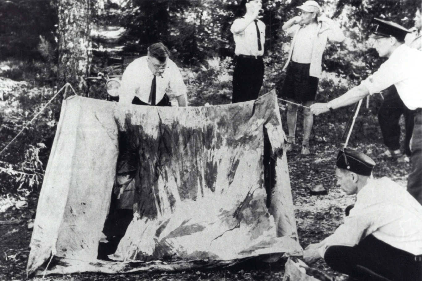 Jezioro Bodom. Policjanci na miejscu zdarzenia, czerwiec 1960 Jezioro Bodom. Policjanci na miejscu zdarzenia, czerwiec 1960