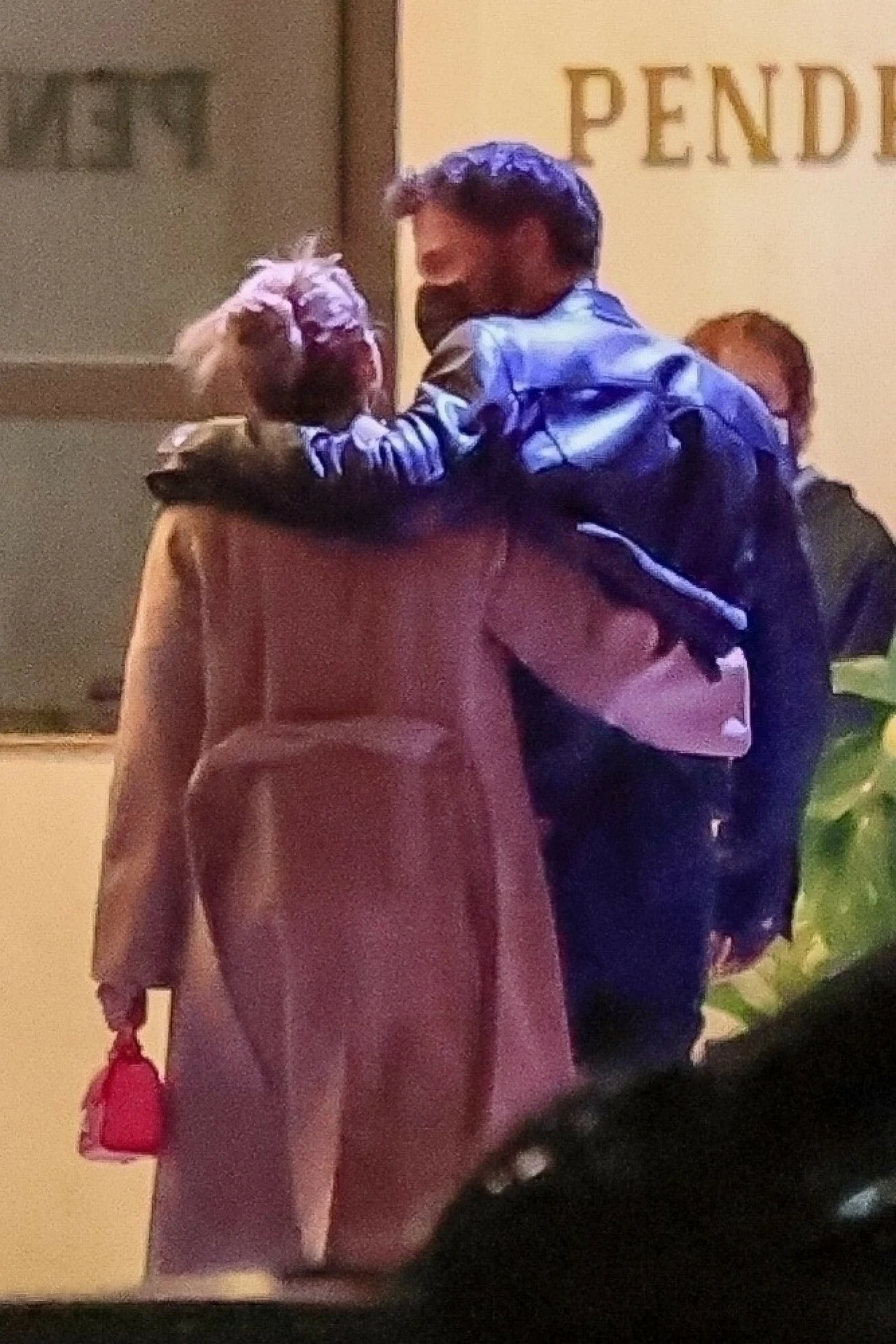 Jennifer Lopez i Ben Affleck przytulali się do siebie Jennifer Lopez i Ben Affleck przytulali się do siebie