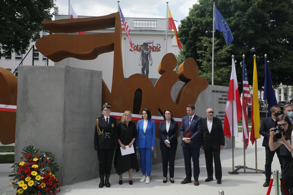 Odsłonięcie pomnika "Solidarności" Odsłonięcie pomnika "Solidarności"