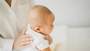 Czkawka nie przysparza niemowlęciu cierpień i na ogół nie wymaga żadnego leczenia