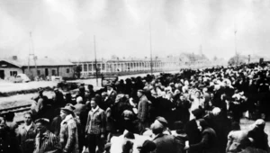 Transport Żydów do niemieckiego obozu zagłady Auschwitz-Birkenau, zdjęcie ilustracyjne