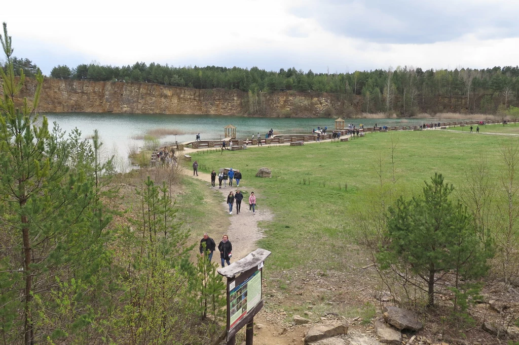 Park Gródek jest dostępny dla wszystkich turystów przez całą dobę, a wstęp jest bezpłatny. Na terenie kompleksu obowiązuje zakaz kąpieli w zbiornikach. Turyści mogą odwiedzać miejsce razem z pupilami. Samochód można z łatwością zostawić na jednym z przyległych do arboretum parkingów - za darmo. Park Gródek jest dostępny dla wszystkich turystów przez całą dobę, a wstęp jest bezpłatny. Na terenie kompleksu obowiązuje zakaz kąpieli w zbiornikach. Turyści mogą odwiedzać miejsce razem z pupilami. Samochód można z łatwością zostawić na jednym z przyległych do arboretum parkingów - za darmo.
