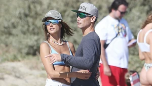 Alessandra Ambrosio i Richard Lee grali w siatkówkę na plaży