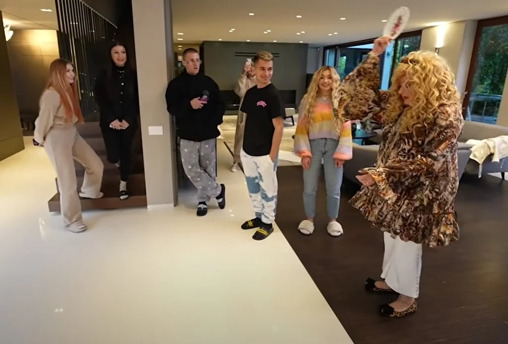 Bez tłuczenia talerzy się nie obyło fot. https://www.youtube.com/channel/UCtVy1X-hcxAL2ZlS6TqMQFw