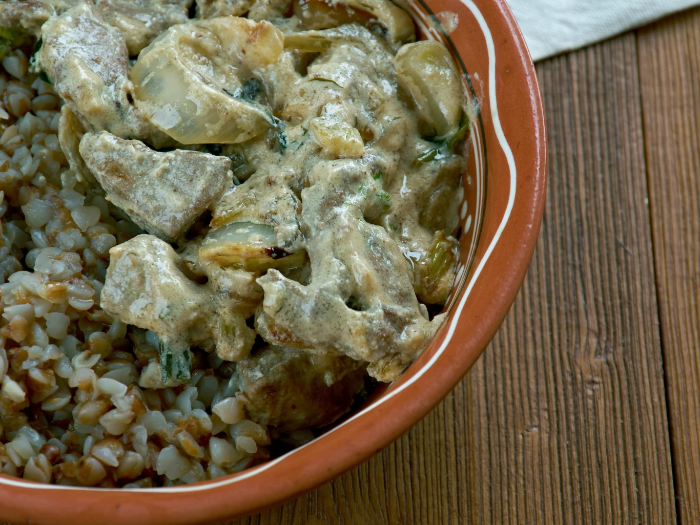 Kasza gryczana z boczkiem i ricottą jako obiad lub kolacja sprawdzi się świetnie na polskim stole Kasza gryczana z boczkiem i ricottą jako obiad lub kolacja sprawdzi się świetnie na polskim stole