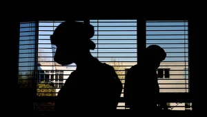 Chińscy epidemiolodzy odkryli dwa przypadki rzadkiej odmiany koronawirusa wśród dwóch gości hotelu w Hongkongu