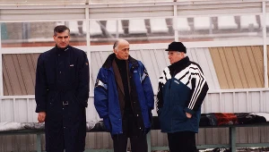 Mecz Polska - Islandia to okazja do wspomnień dla Andrzeja Strejlaua, który prowadził Fram Reykjavik. Na zdjęciu trener Strejlau w środku, z  lewej Paweł Janas,  a z prawej Lucjan Brychczy