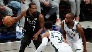 Kevin Durant (z piłką)