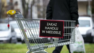 Kluby Czytelnicze i poczekalnia dworcowa. Zakaz handlu w niedziele ominięty