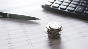 Przedsiębiorcy sygnalizują kłopoty z utrzymaniem płynności finansowej, jednak z optymizmem patrzą w przyszłość