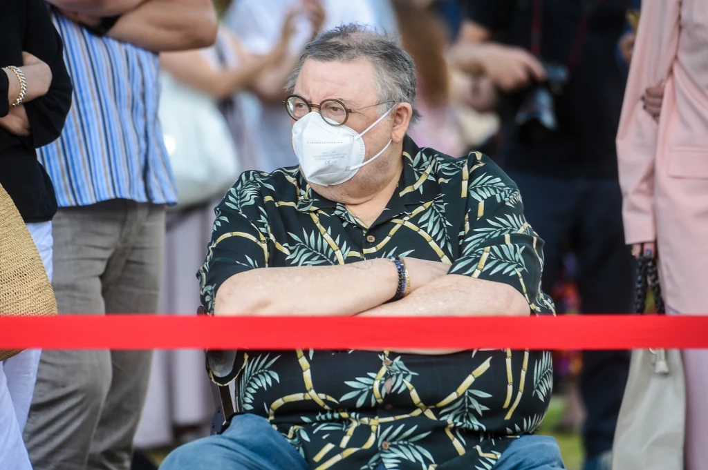 Wojciech Mann na odsłonięciu muralu Kory w dniu jej 70. urodzin Wojciech Mann na odsłonięciu muralu Kory w dniu jej 70. urodzin