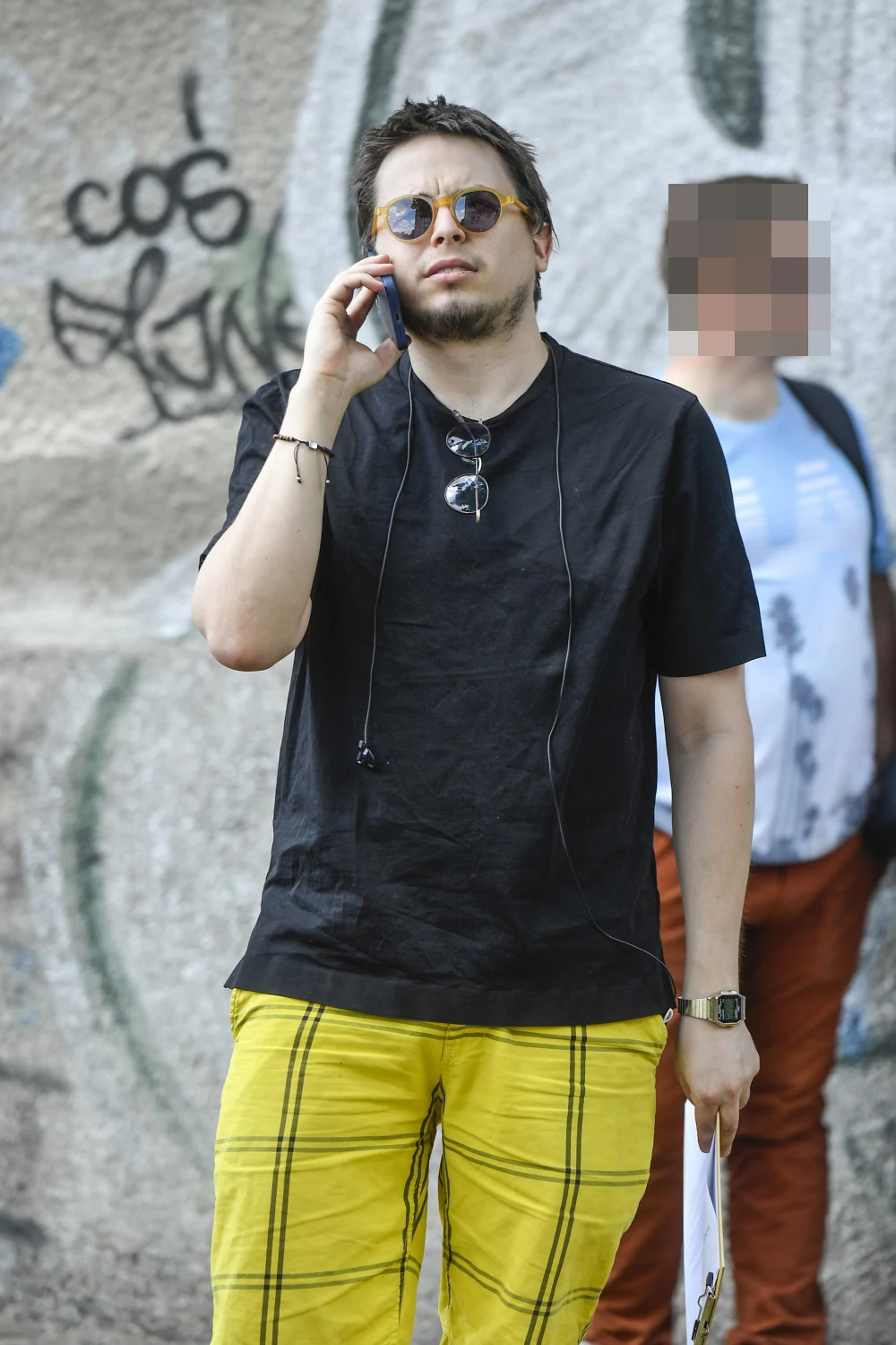 Marcin Mann na odsłonięciu muralu Kory w dniu jej 70. urodzin Marcin Mann na odsłonięciu muralu Kory w dniu jej 70. urodzin