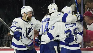 Jedną z bramek dla Lightning zdobył Ross Colton