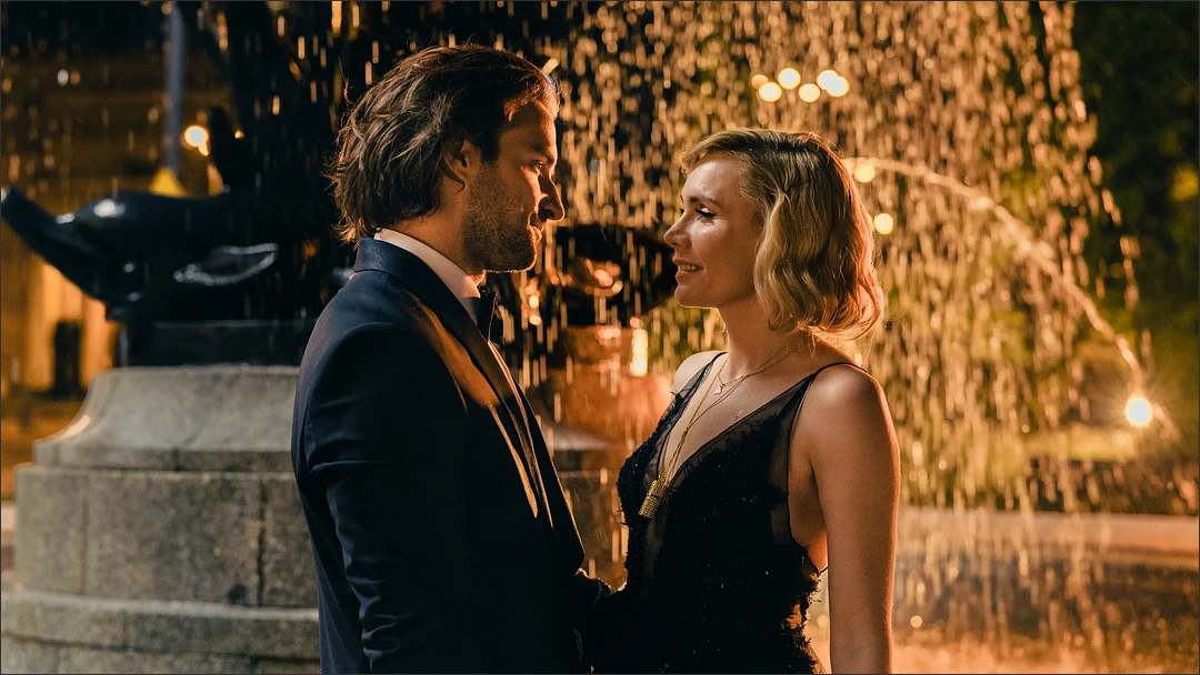 Ona jest zwykłą dziewczyną z sąsiedztwa, on najlepszą partią Rzeczpospolitej. Podobno przeciwieństwa się przyciągają, ale miłość bywa nieprzewidywalna. Szczególnie, gdy zanadto interesują się nią inne osoby. "Miłość na pierwszą stronę" to historia Niny (Olga Bołądź) - współczesnego kopciuszka i Roberta (Piotr Stramowski) - syna pary prezydenckiej. 